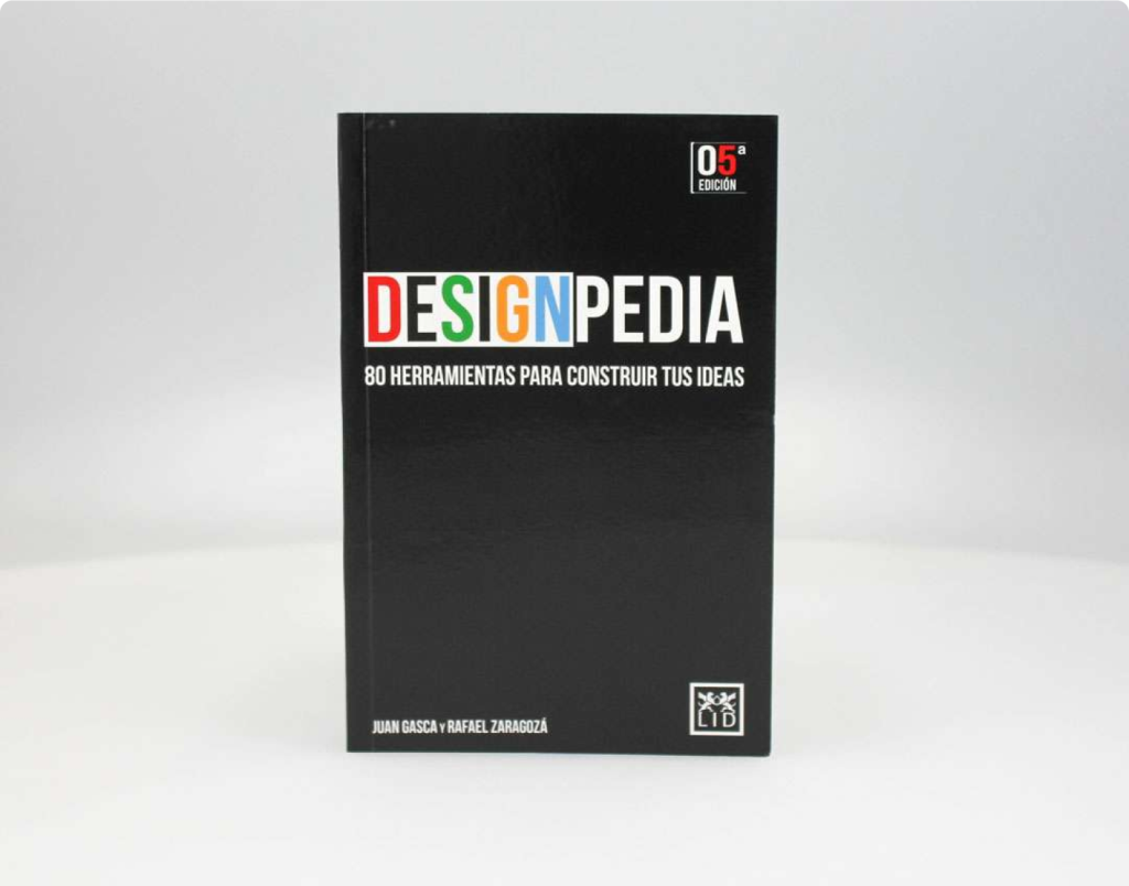 Fotografía centrada de la portada del libro Designpedia: 80 Herramientas para construir tus ideas